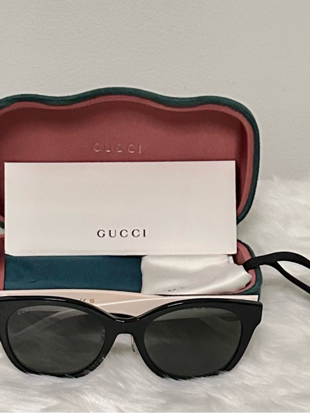 Gucci Women's GG1002SK-004 Black & Ivory White Frame Tinted Lens Sunglasses New